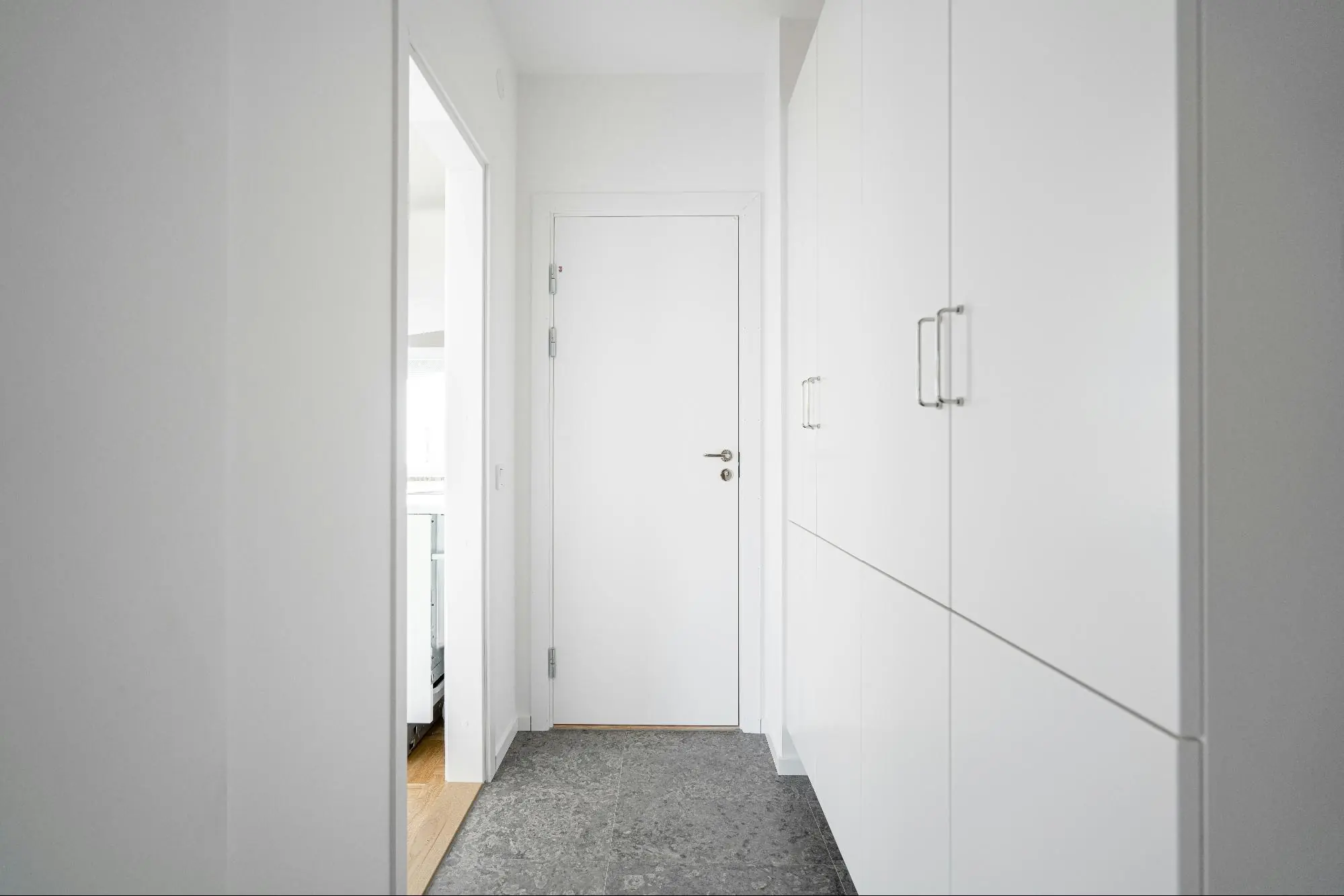 built-in white mudroom cabinets